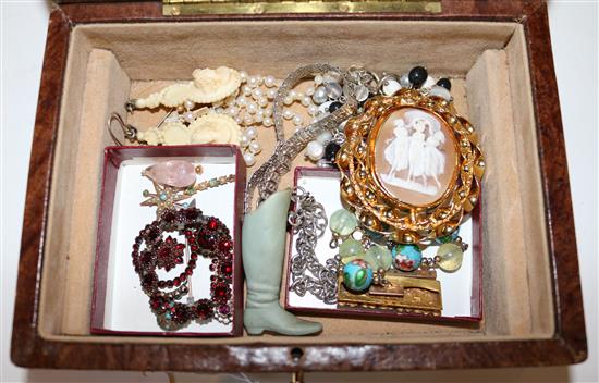 Mixed jewellery - cameo brooch, ivory cameo earrings, etc